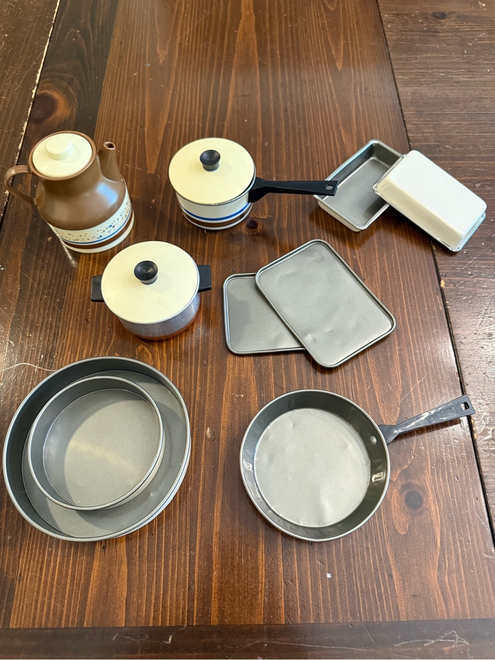 Vintage-style Toy Cookware Set - Brown, Cream, Gray